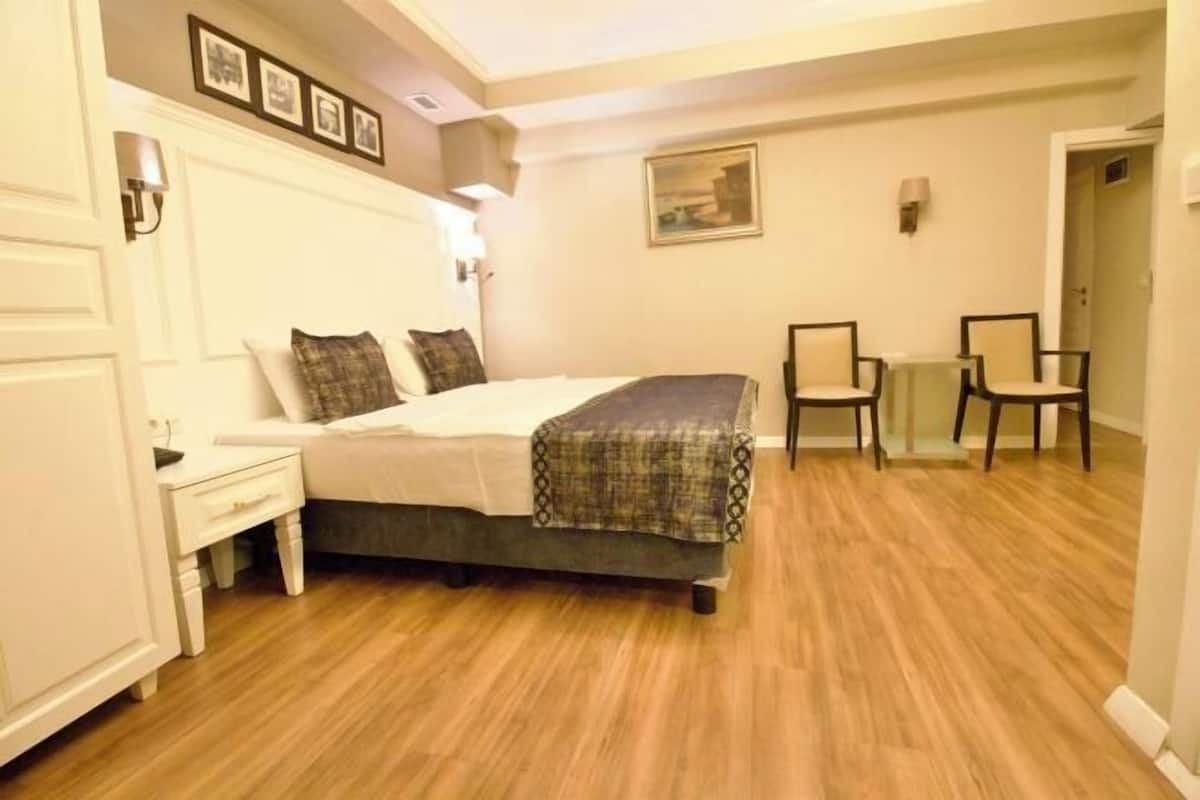 2 Schlafzimmer, Minibar, Schreibtisch, laptopgeeigneter Arbeitsplatz