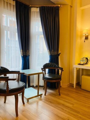 デラックス ダブルルーム 1 ベッドルーム | ミニバー、デスク、ノートパソコン用作業スペース、WiFi (無料)