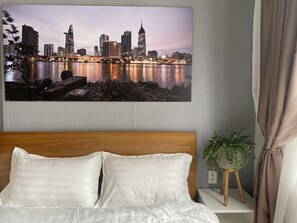 3 habitaciones, tabla de planchar con plancha, wifi y ropa de cama 