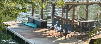 Lake Front Cottage, Private Boat Ramp & Dock, Kayaks, Arcade Games, Pool Table