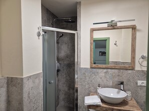 Shower, hair dryer, bidet, towels - Casa Palmira - Country House (Firenze)