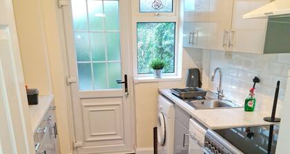 Captivating 3-bed House in Luton