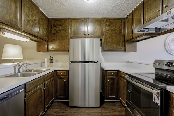 Fridge, microwave, oven, stovetop