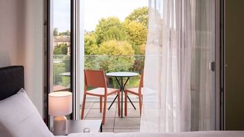 52 habitaciones, escritorio y espacio para trabajar con laptop