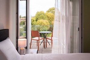 52 Schlafzimmer, Schreibtisch, laptopgeeigneter Arbeitsplatz