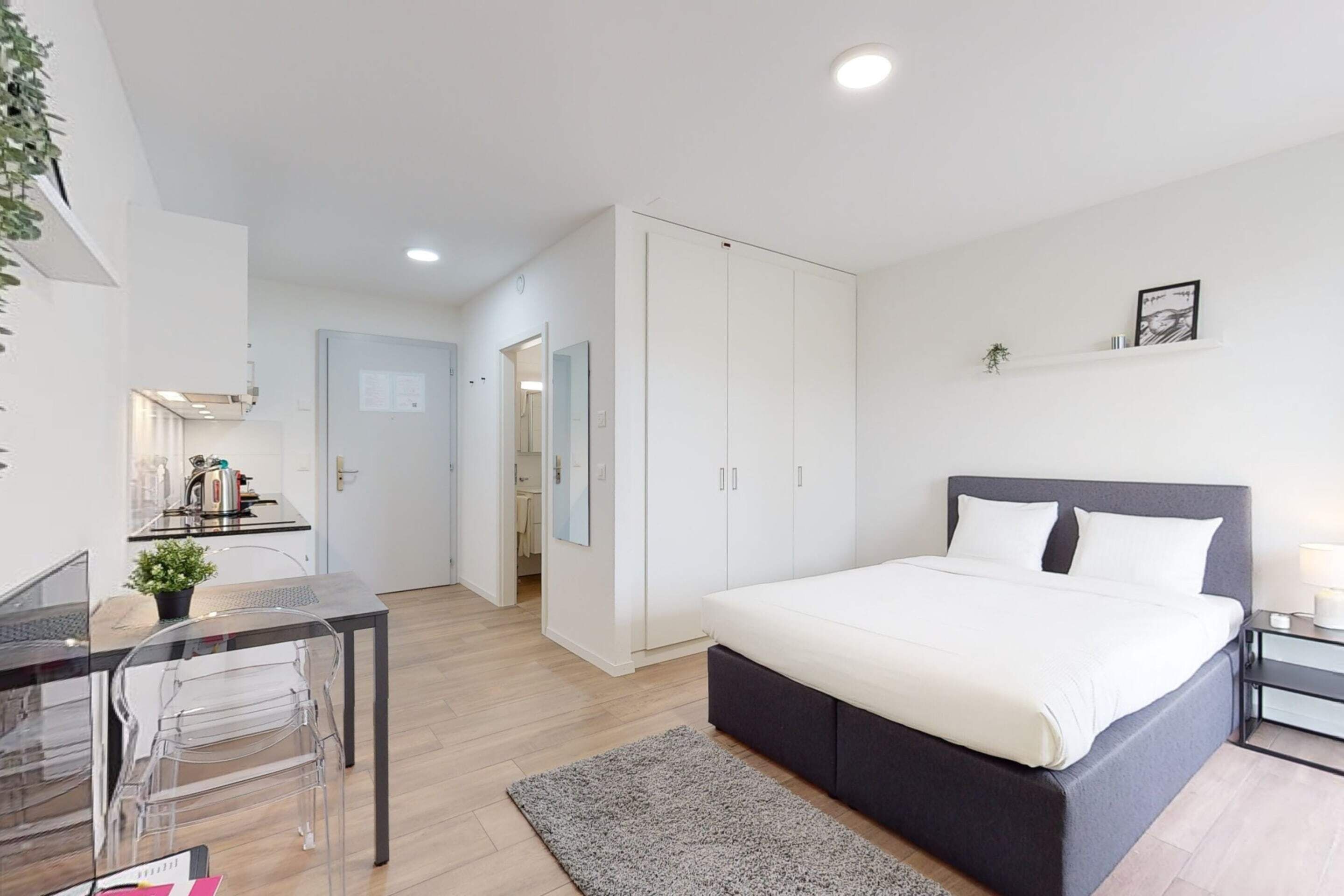 52 bedrooms, desk, laptop workspace, soundproofing