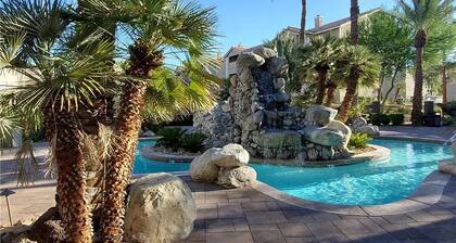 Lovely 2br 2bath Condo Next To Palms with free parking