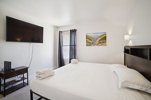 2 bedrooms, desk, iron/ironing board, free WiFi