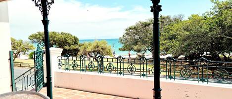 Classic House | Balcony