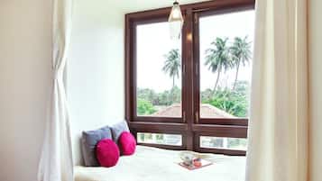 3 bedrooms, desk, iron/ironing board, free WiFi