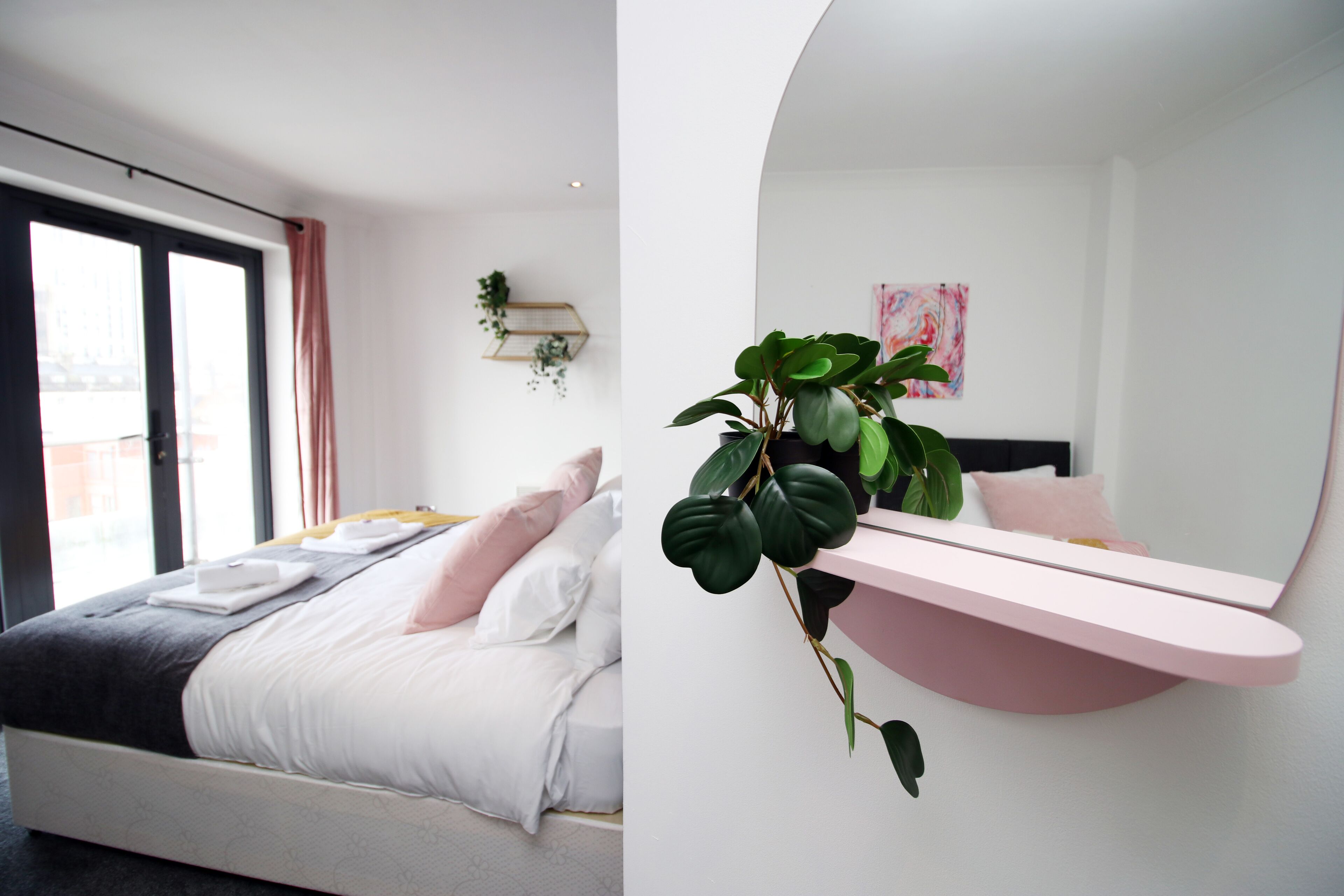 4 kamar tidur, setrika/meja setrika, dan Wi-Fi gratis