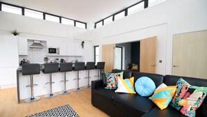 Living area - Robyn's Nest by Tŷ SA -in Cardiff Centre (Cardiff)
