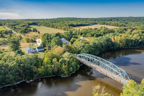 1820 Brick cape with post and beam addition on Eastern River