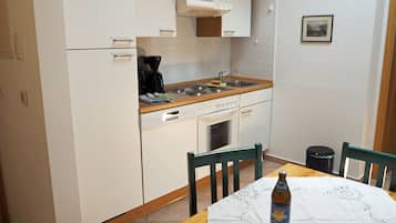 Kühlschrank, Ofen, Herdplatte, Geschirrspüler