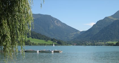 Comfortable, fully furnished apartment with mountain views for 4 people