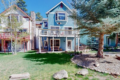 Spacious 4 Bedroom Home w/ River Access, Close to RMNP!