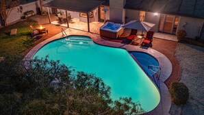 A swimming pool with a hot tub and patio seating, surrounded by a covered patio area. - PHX Scottsdale Oasis 4BR Private Pool Hot Tub Resort-Style Patio Shop Dine Golf (Phoenix)