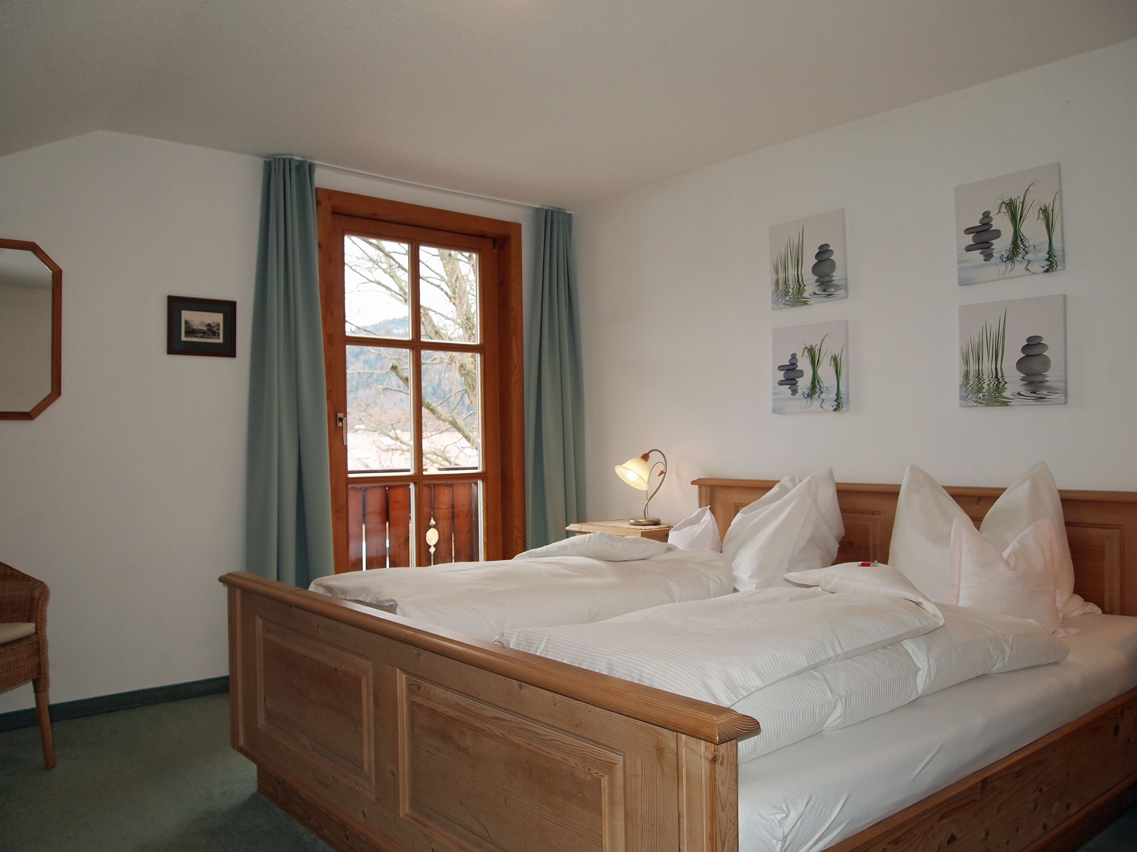 1 chambre, coffres-forts dans les chambres, fer et planche à repasser