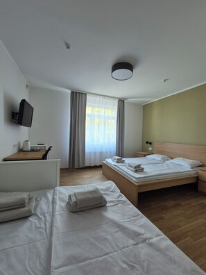 Family Room | Free WiFi, bed sheets - Hotel Elīna (Jurmala)