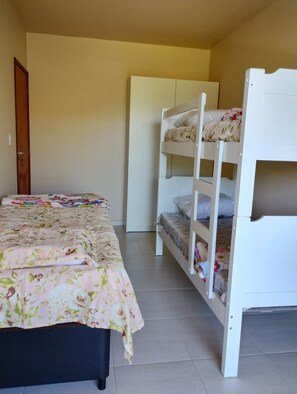 4 bedrooms, iron/ironing board, free WiFi, bed sheets - Carneiros beach duplex house (Tamandaré)