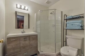 Hair dryer, towels, soap, toilet paper - Eclectic Forest View Efficiency in Quiet Chapel Hill Neighborhood (Chapel Hill)