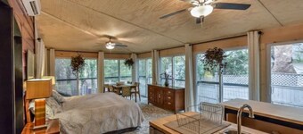 Eclectic Forest View Efficiency in Quiet Chapel Hill Neighborhood