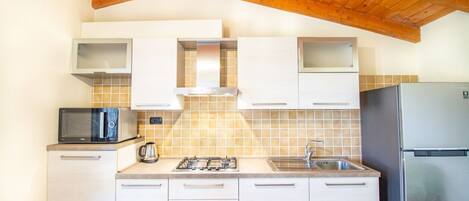 Kühlschrank, Kochgeschirr/Geschirr/Besteck