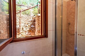 Een douche, een haardroger, een bidet