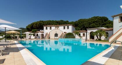 "Museddu Beach" First floor in residence with pool