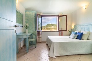 1 habitación, tabla de planchar con plancha, cuna de viaje y wifi 