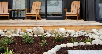 Barrel Sauna I Modern I Fire Pit I EV Charger