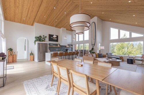 Eaglewood Guesthouse-Walking to shops, Sauna, EV