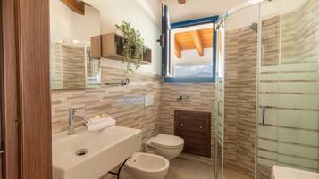 Dusche, Haartrockner, Bidet