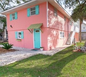 Exterior - Bubble Gum Lodge, sleeps 2 adults & 2 children (Tybee Island)
