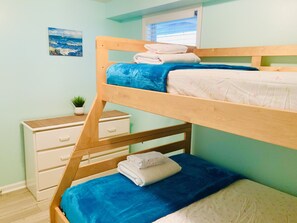 2 habitaciones, tabla de planchar con plancha, cuna de viaje y wifi 