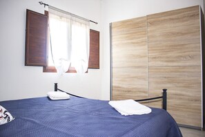 1 bedroom, iron/ironing board, travel cot, WiFi