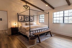 6 عدّة غرف نوم ومكتب ومكواة/لوح كي وواي فاي