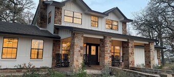 Raymond Ranch -Main & Guest-Sleeps 20 - Fredericksburg Texas Finest