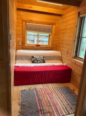 1 bedroom, memory-foam beds, WiFi - The Gypsy Getaway a Tiny House Retreat (Nederland)