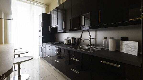 Fridge, microwave, stovetop, coffee/tea maker