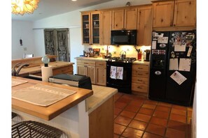 Private kitchen - Mountain Home Boulder Area HotTub/Fireplace/Views (Nederland)