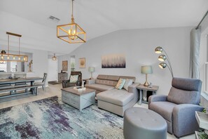 TV - Waterfront 3Bed in The Villages (The Villages)