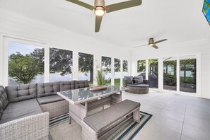 Interior - Waterfront 3Bed in The Villages (The Villages)