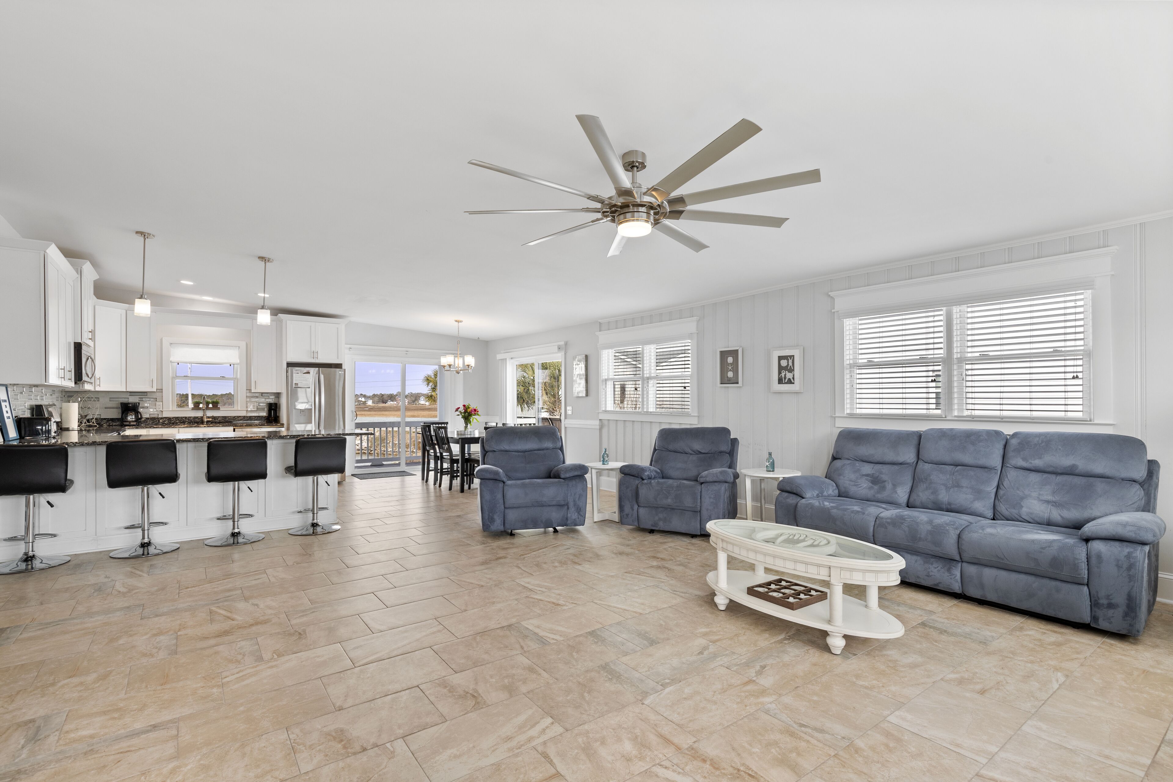 المنشأة من الداخل