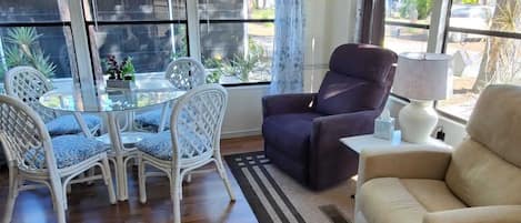Smart TV, chimenea, tenis de mesa y impresora
