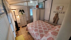 2 bedrooms, iron/ironing board, travel cot, WiFi
