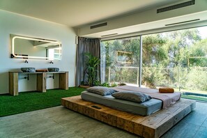 5 chambres, coffre-fort, bureau, fer et planche à repasser