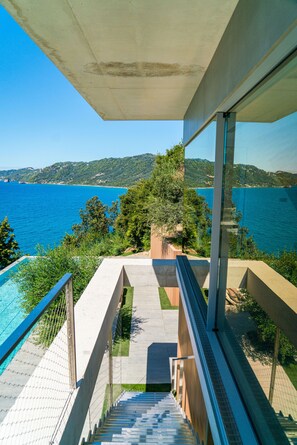Property grounds - Luxury Villa Feroula (Pentati)