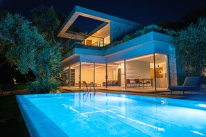 An infinity pool