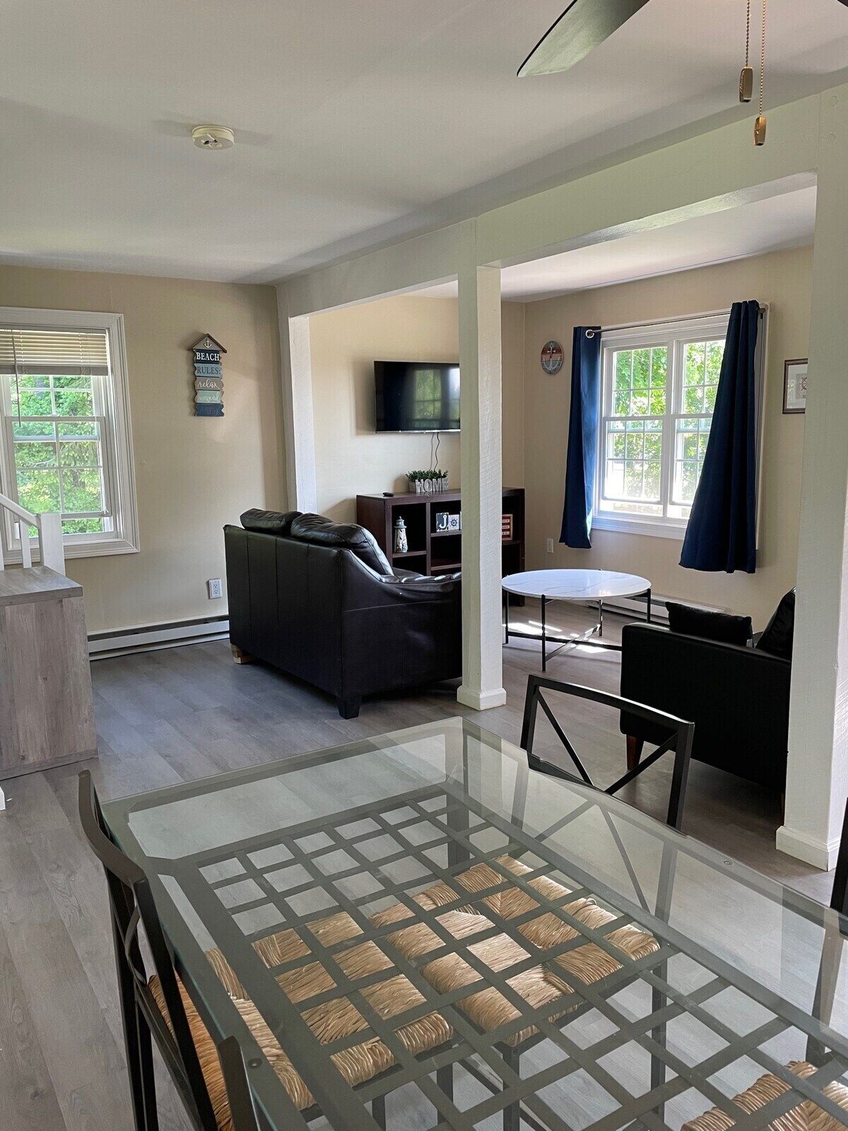 Great location! Short Drive to Beaches!